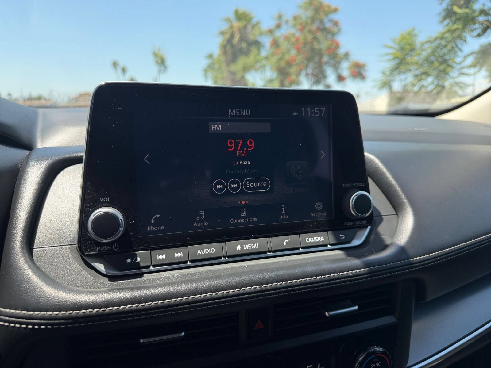 Used 2025 Nissan Rogue SV FWD image 20