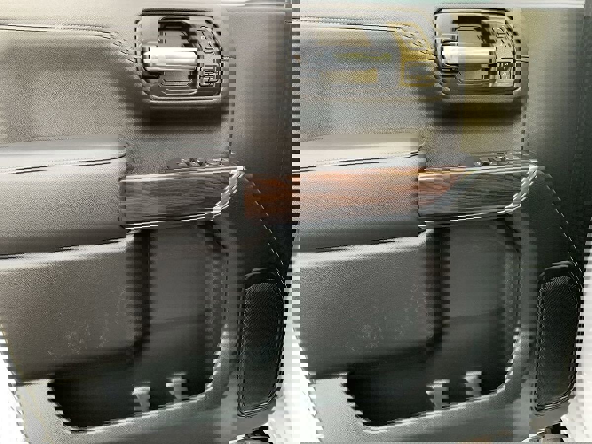 Used 2022 GMC Sierra 1500 SLT w/ SLT Convenience Package image 15