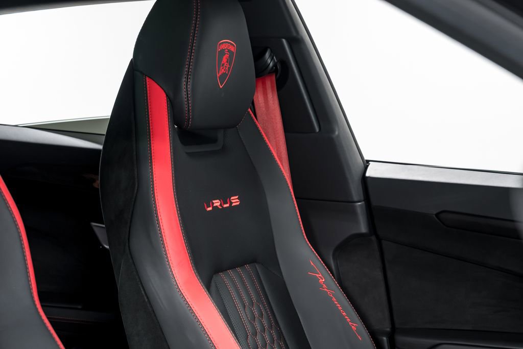 Used 2023 Lamborghini Urus Performante AWD/4WD image 40