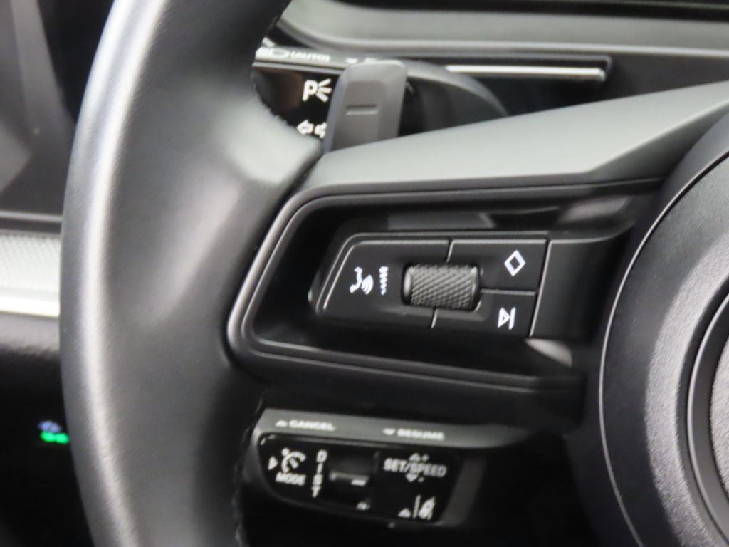 Certified 2025 Porsche Cayenne AWD/4WD image 20