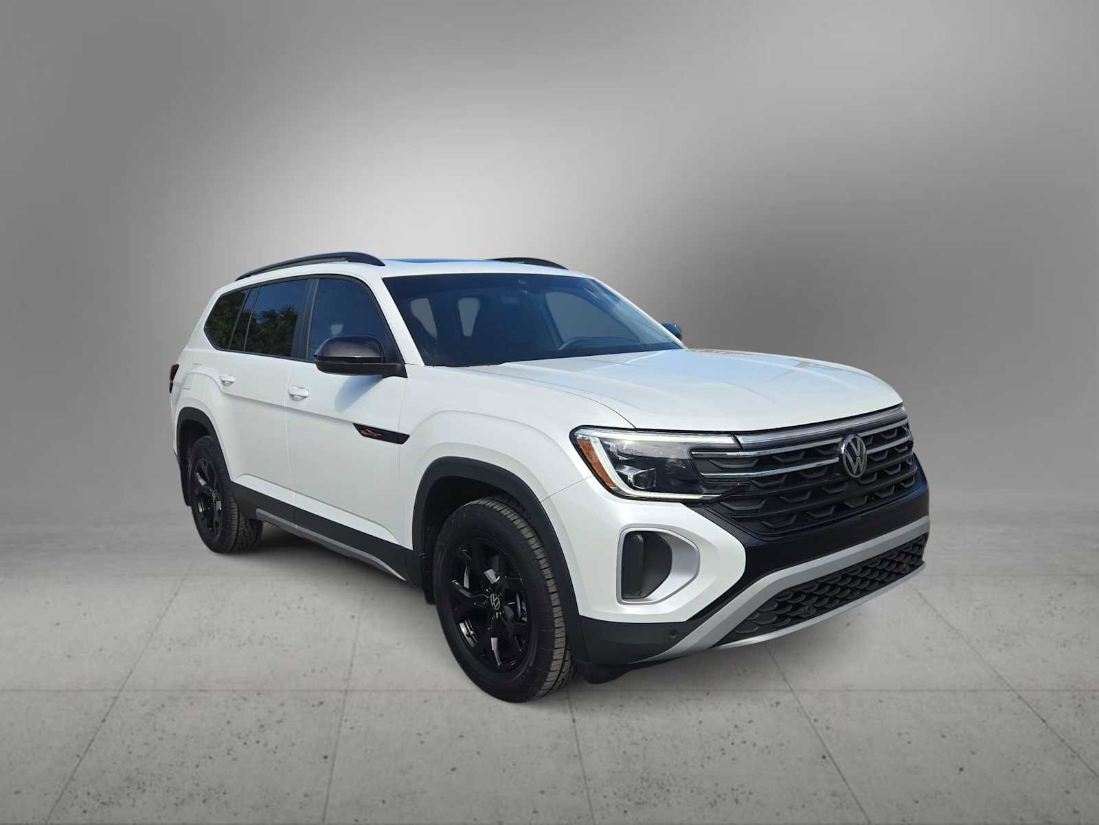 Used 2024 Volkswagen Atlas Peak Edition SEL image 2