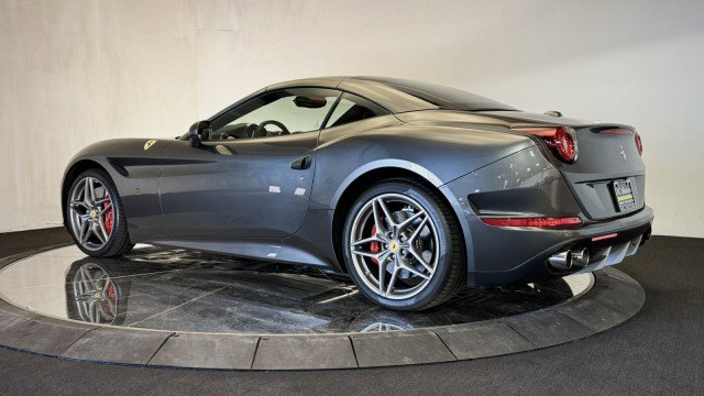 Used 2017 Ferrari California T RWD image 3