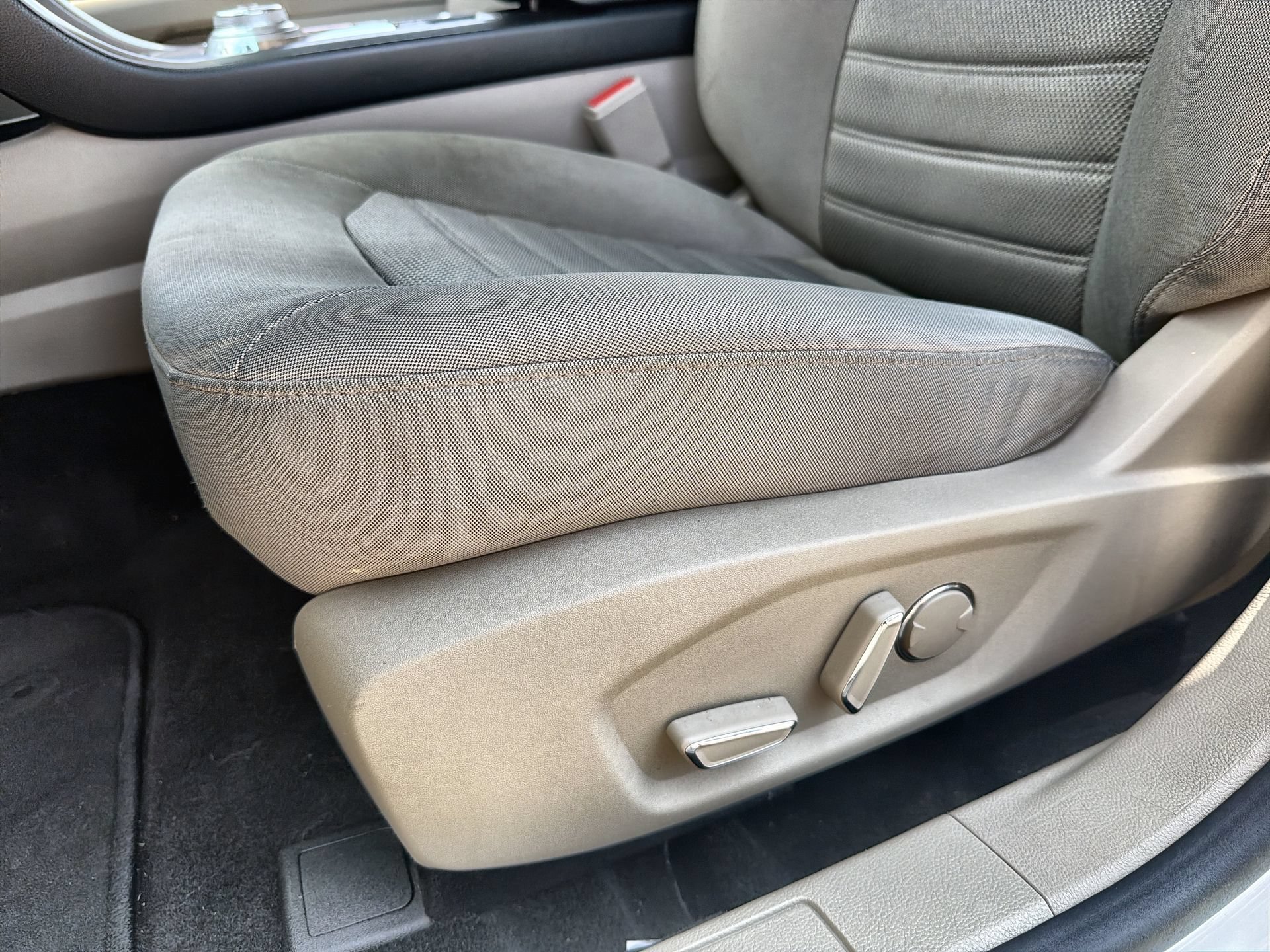 Certified 2019 Ford Fusion SE FWD image 12