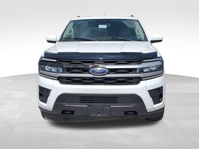 Used 2023 Ford Expedition Max XLT image 2