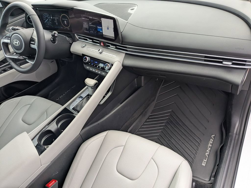 Certified 2025 Hyundai Elantra Limited image 21