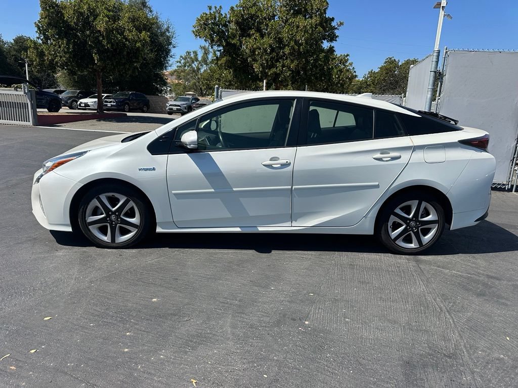 Used 2016 Toyota Prius Three Touring FWD image 2