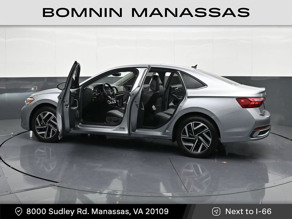 Used 2023 Volkswagen Jetta SEL image 35