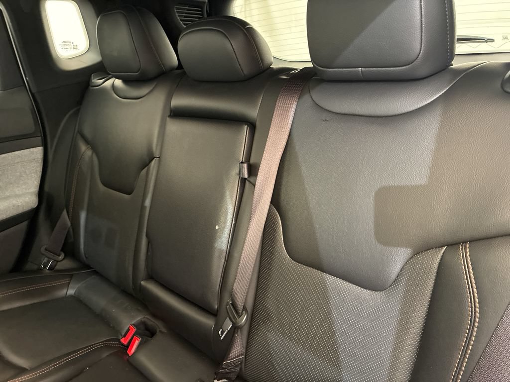 Used 2023 Jeep Compass Latitude w/ Sun and Sound Group AWD/4WD image 11