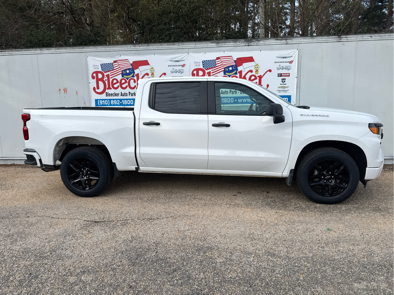 Used 2024 Chevrolet Silverado 1500 Custom image 2