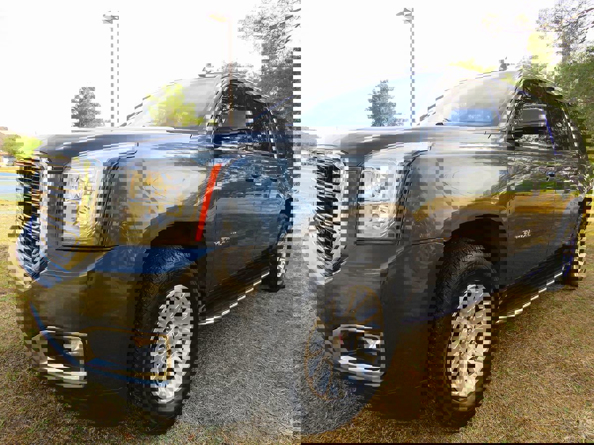 Used 2020 GMC Yukon XL SLE w/ Convenience Package image 2