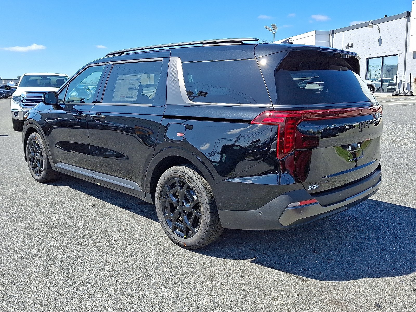 New 2025 Kia Carnival SX Prestige FWD image 4