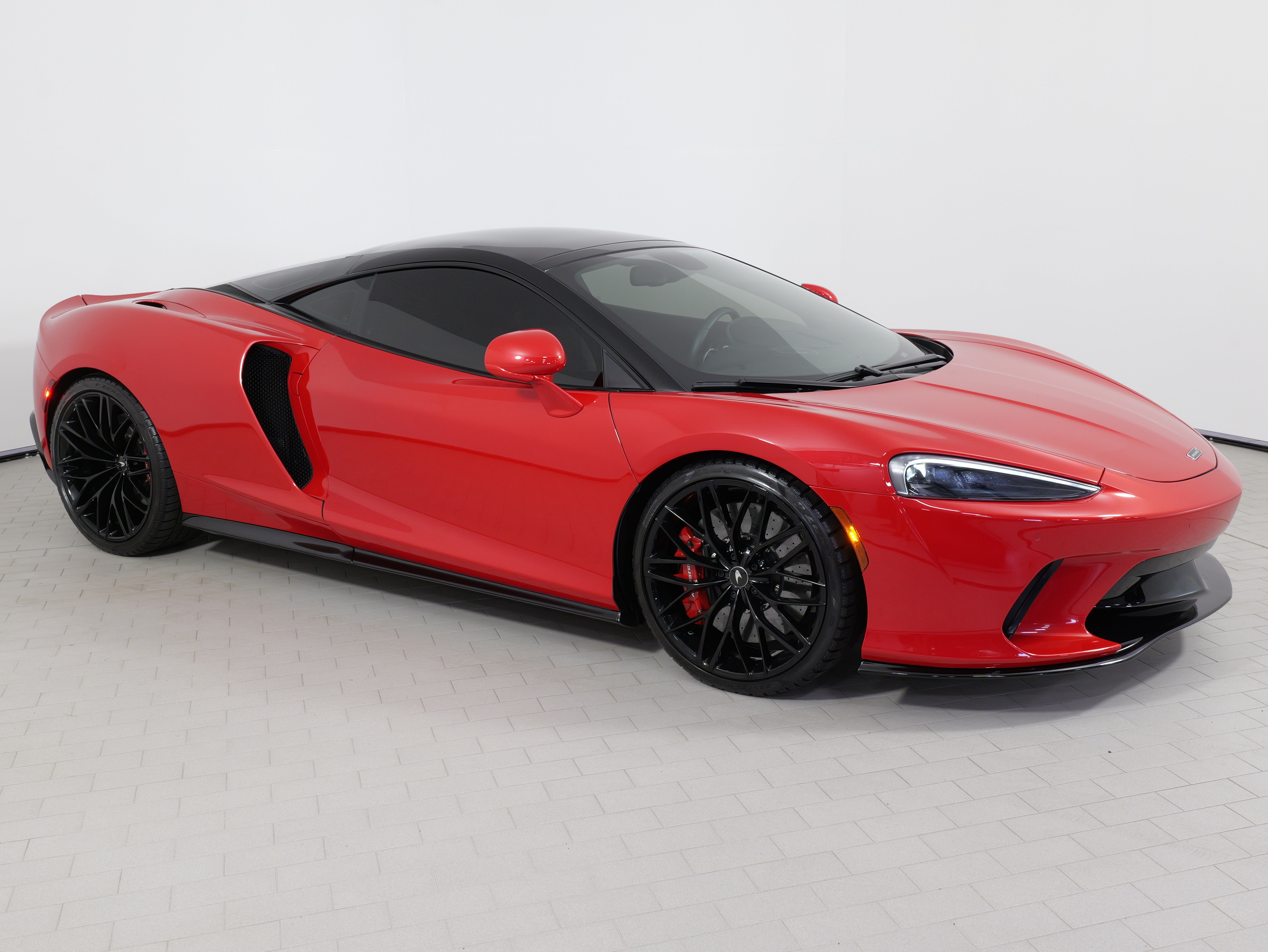 Used 2022 McLaren GT RWD image 9