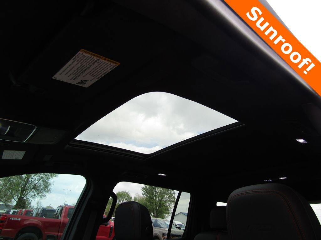 Used 2024 Chevrolet Traverse RS image 14