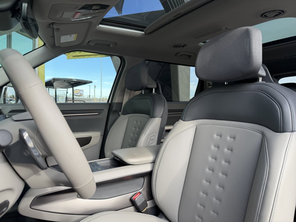 Used 2025 Kia EV9 Wind image 31