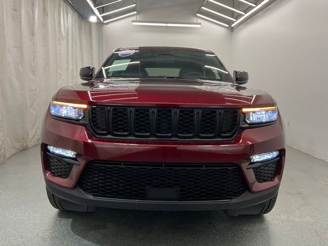 Used 2025 Jeep Grand Cherokee Limited w/ Black Appearance Package AWD/4WD image 3
