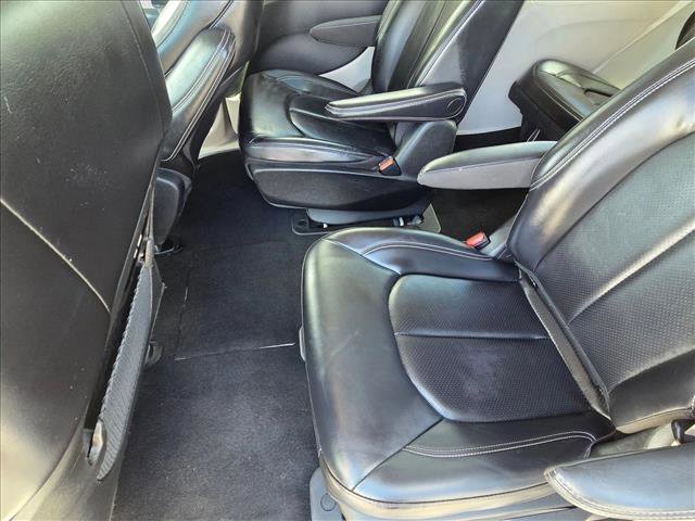 Used 2023 Chrysler Pacifica Touring-L FWD image 17