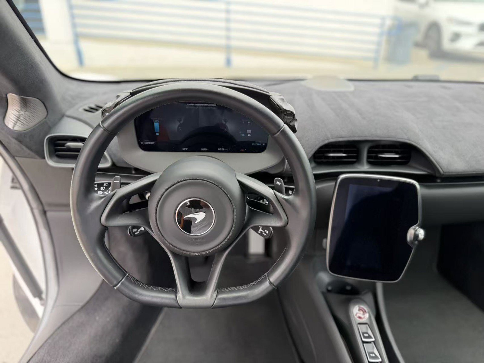 Used 2023 McLaren Artura RWD image 15