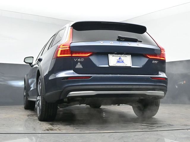 Used 2023 Volvo V60 B5 Cross Country Plus image 41