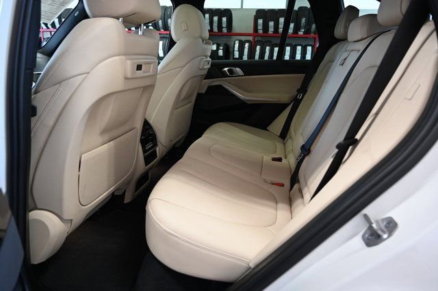 Used 2021 BMW X5 xDrive40i w/ Premium Package image 12
