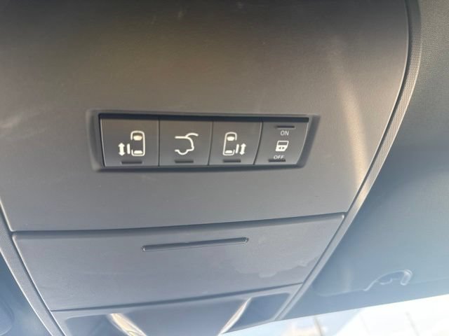 Used 2019 Dodge Grand Caravan SXT FWD image 25