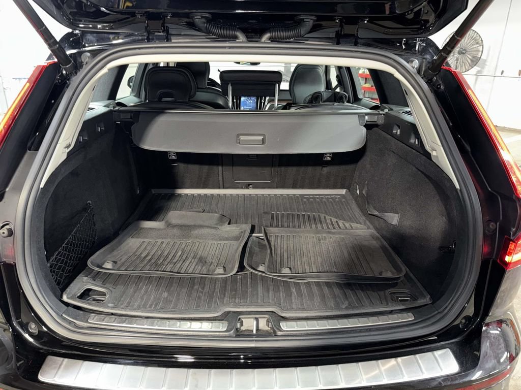 Used 2020 Volvo V60 T5 Momentum FWD image 17