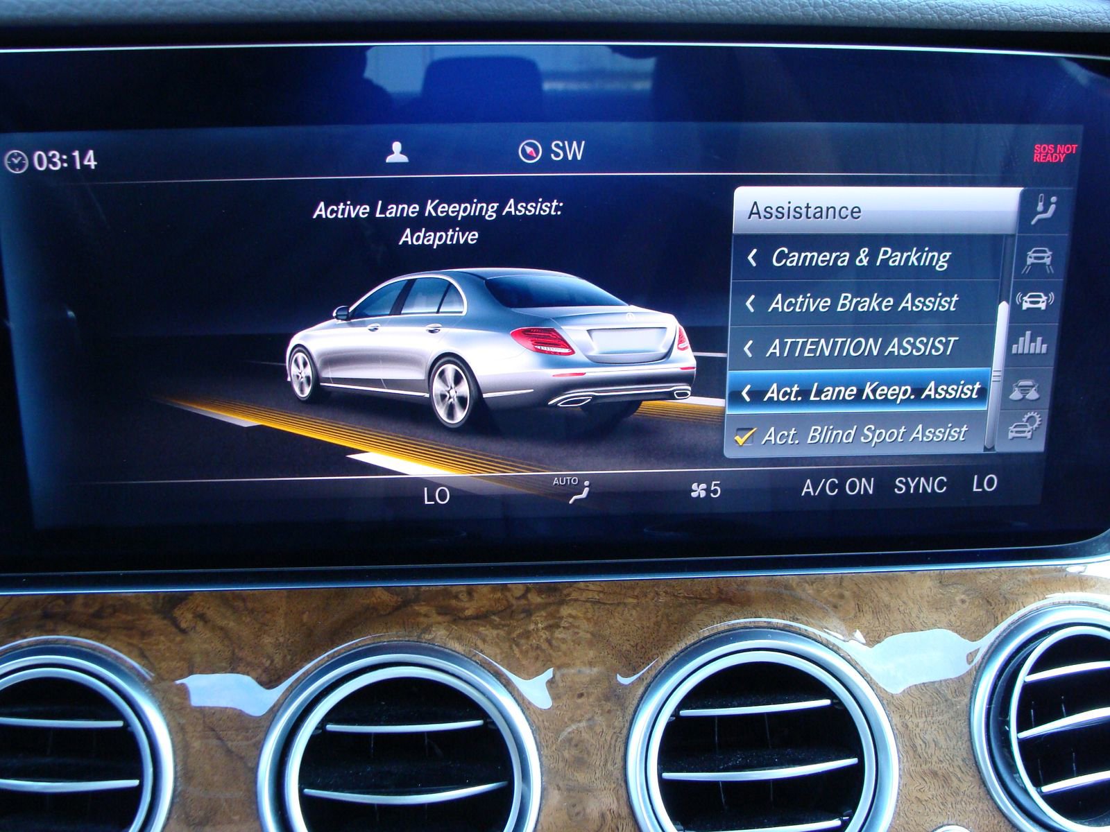 Used 2018 Mercedes-Benz E 300 4MATIC image 23