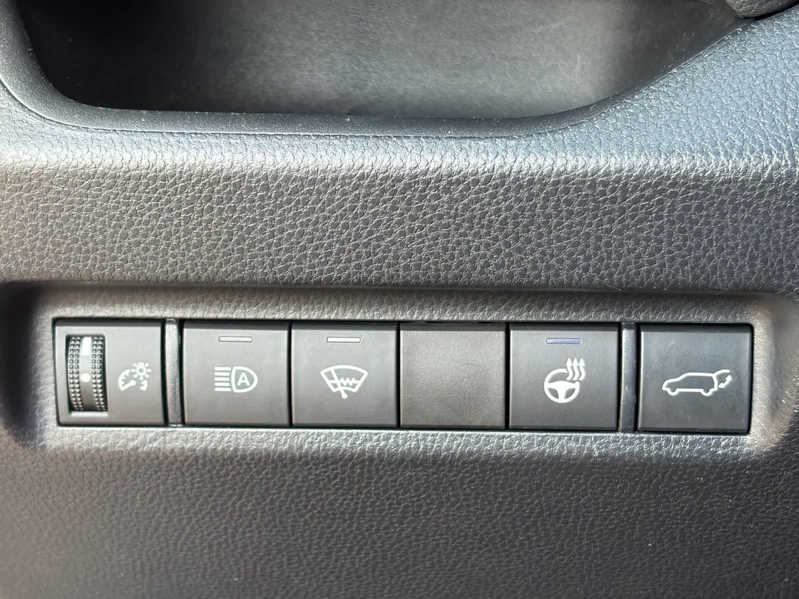 Used 2020 Toyota RAV4 XSE w/ XSE Grade Weather Package AWD/4WD image 17