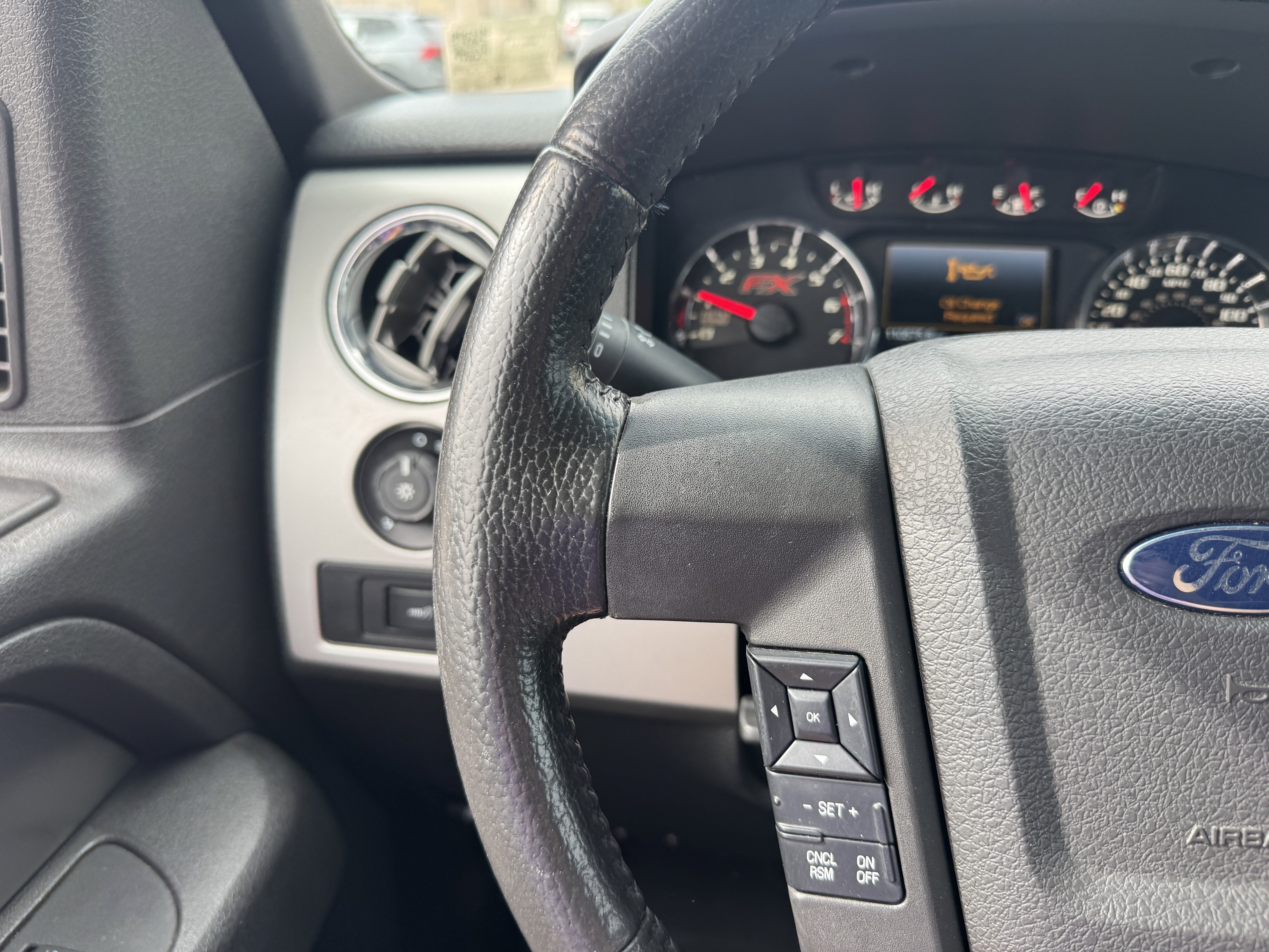Used 2014 Ford F150 FX4 w/ Equipment Group 402A Luxury AWD/4WD image 33