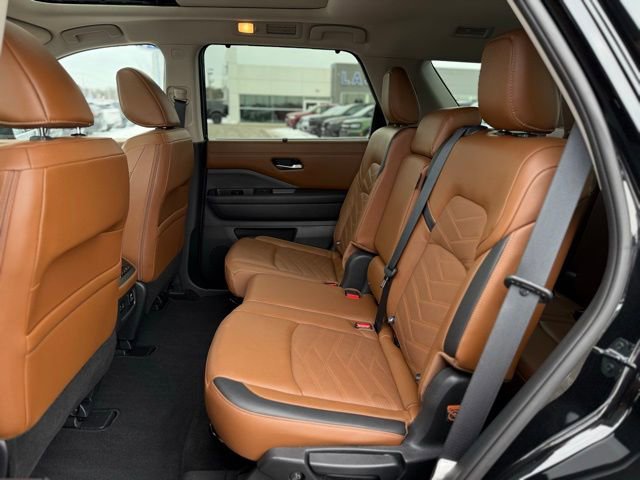 Used 2023 Nissan Pathfinder Platinum w/ Cargo Package image 17