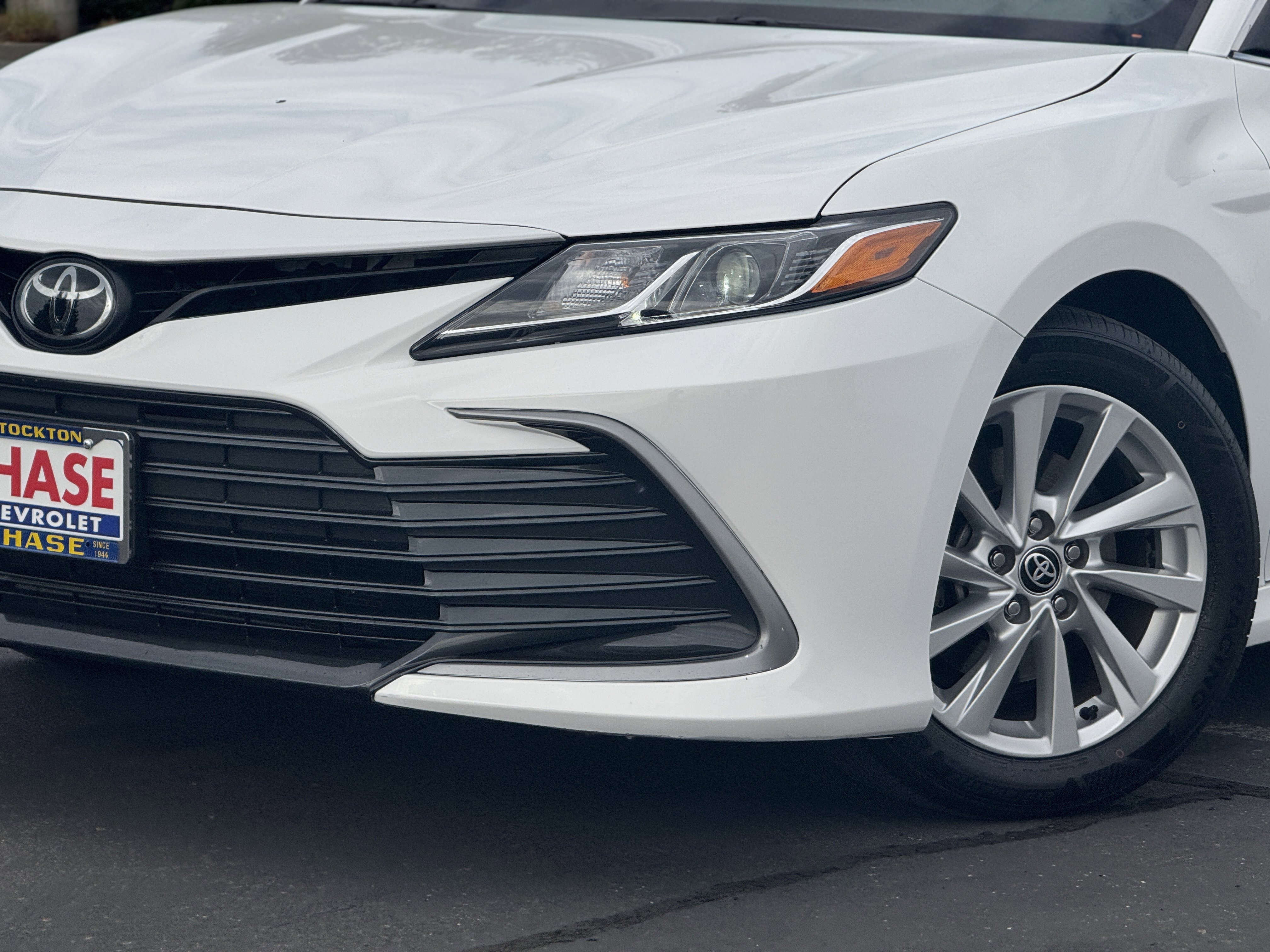 Used 2023 Toyota Camry LE image 3