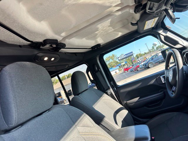 Used 2024 Jeep Wrangler Unlimited AWD/4WD image 25