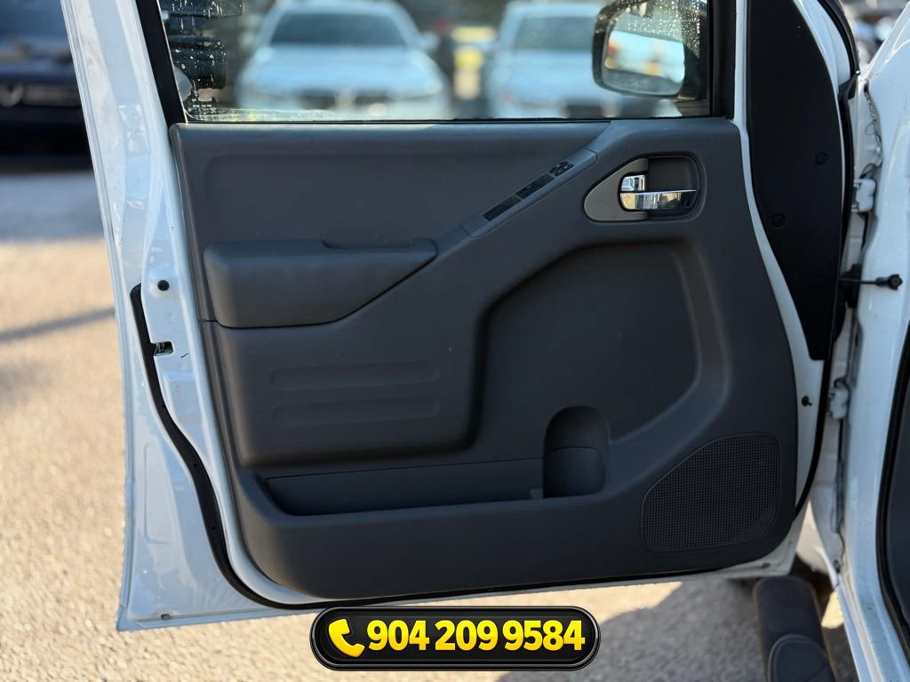 Used 2015 Nissan Frontier SV w/ SV Value Truck Package RWD image 10