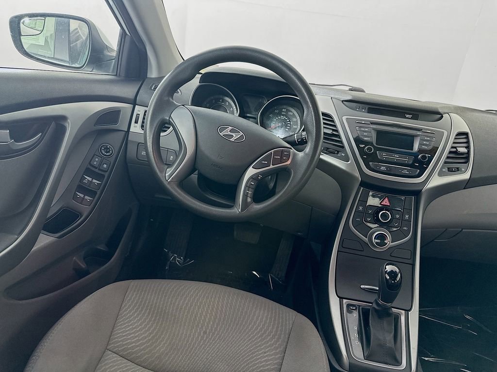Used 2015 Hyundai Elantra SE image 26