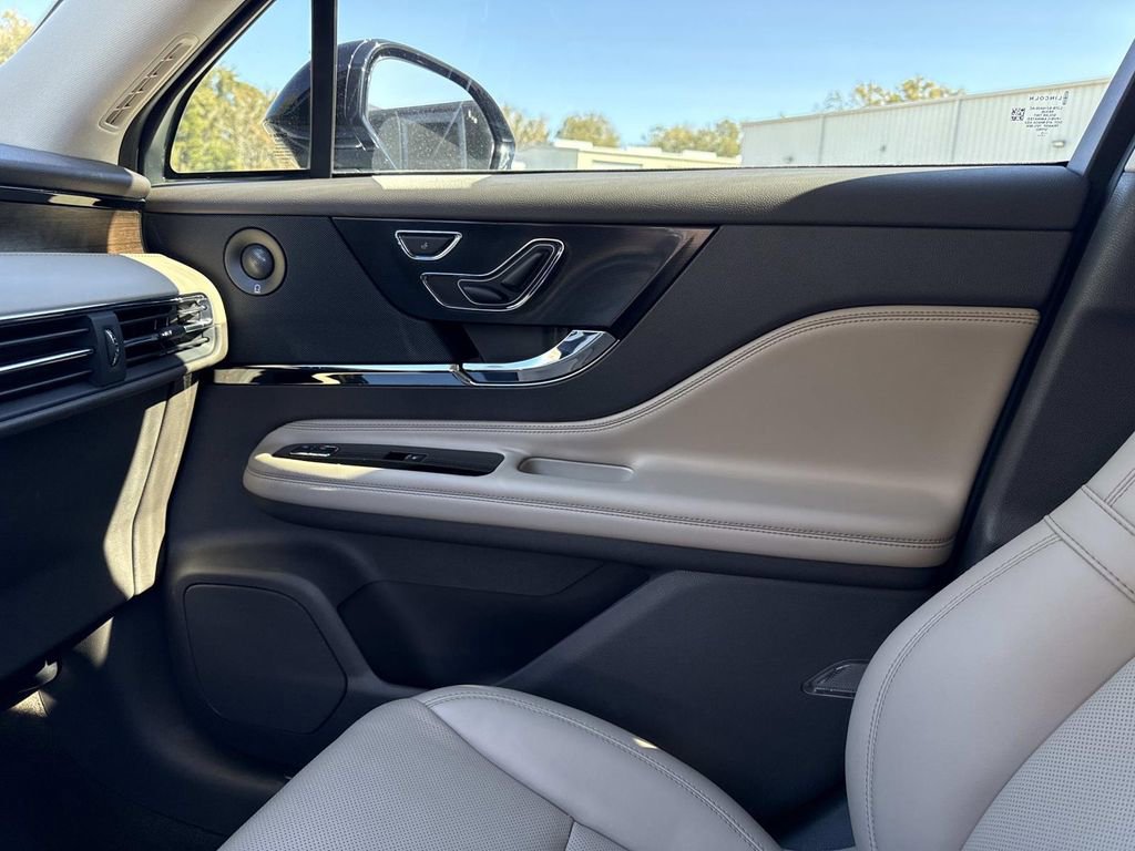 Used 2023 Lincoln Corsair Reserve w/ Equipment Group 202A image 23