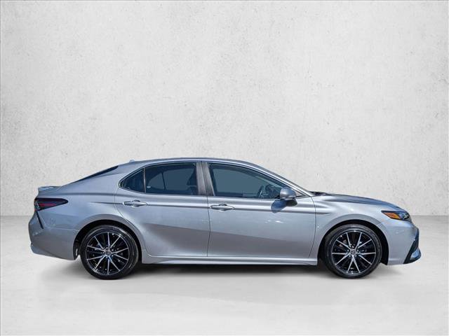 Used 2022 Toyota Camry SE FWD image 4