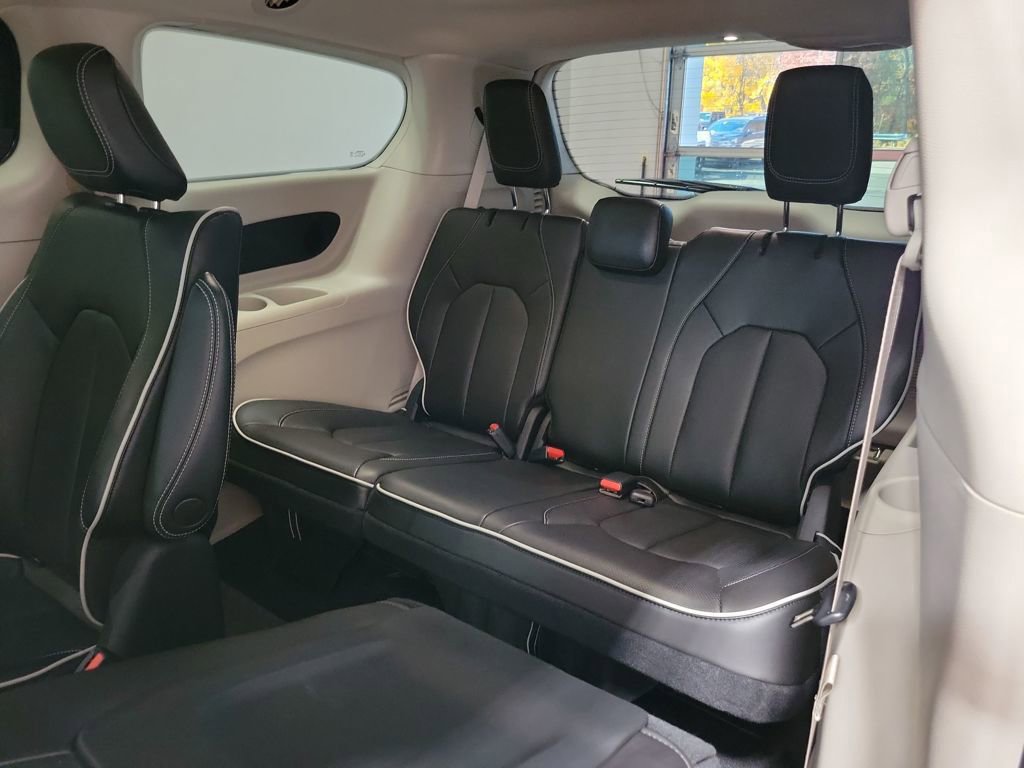 Used 2023 Chrysler Pacifica Limited image 58