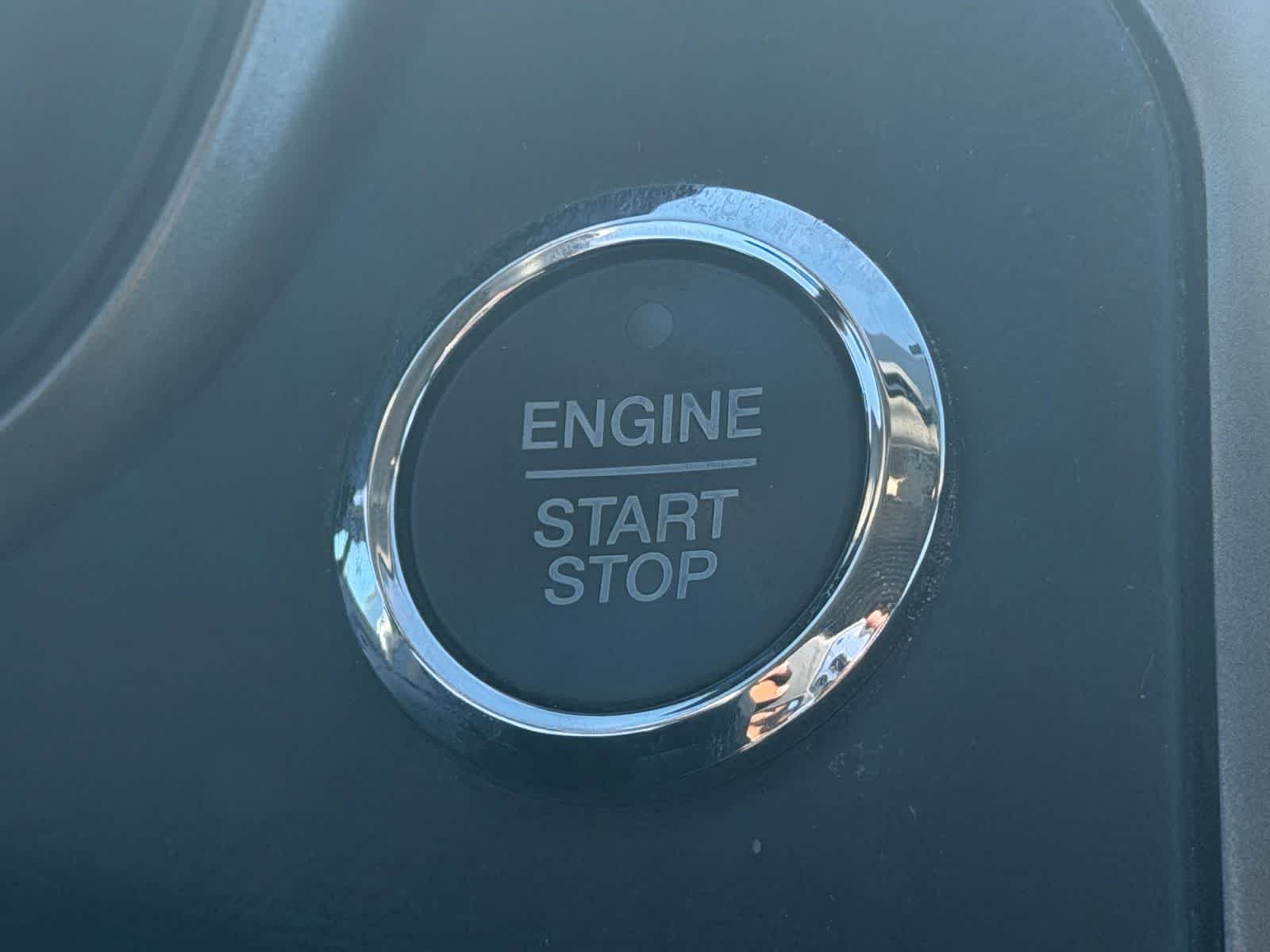 Used 2018 Ford Fusion SE w/ Fusion SE Technology Package FWD image 17