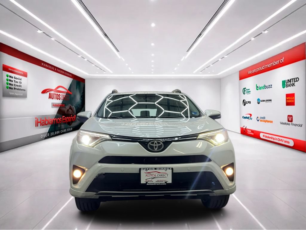 Used 2018 Toyota RAV4 Platinum FWD image 2