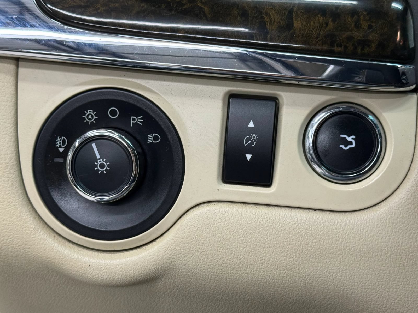 Used 2013 Lincoln MKS AWD image 26