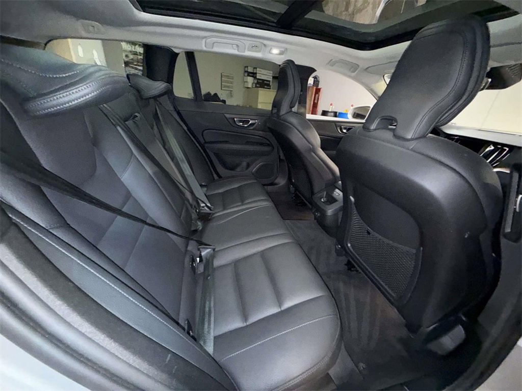 Used 2025 Volvo V60 B5 Cross Country Plus image 16