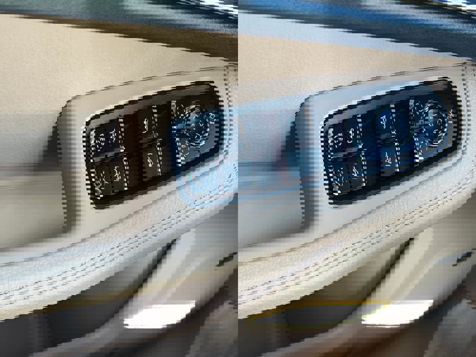 Used 2025 Porsche Macan image 23