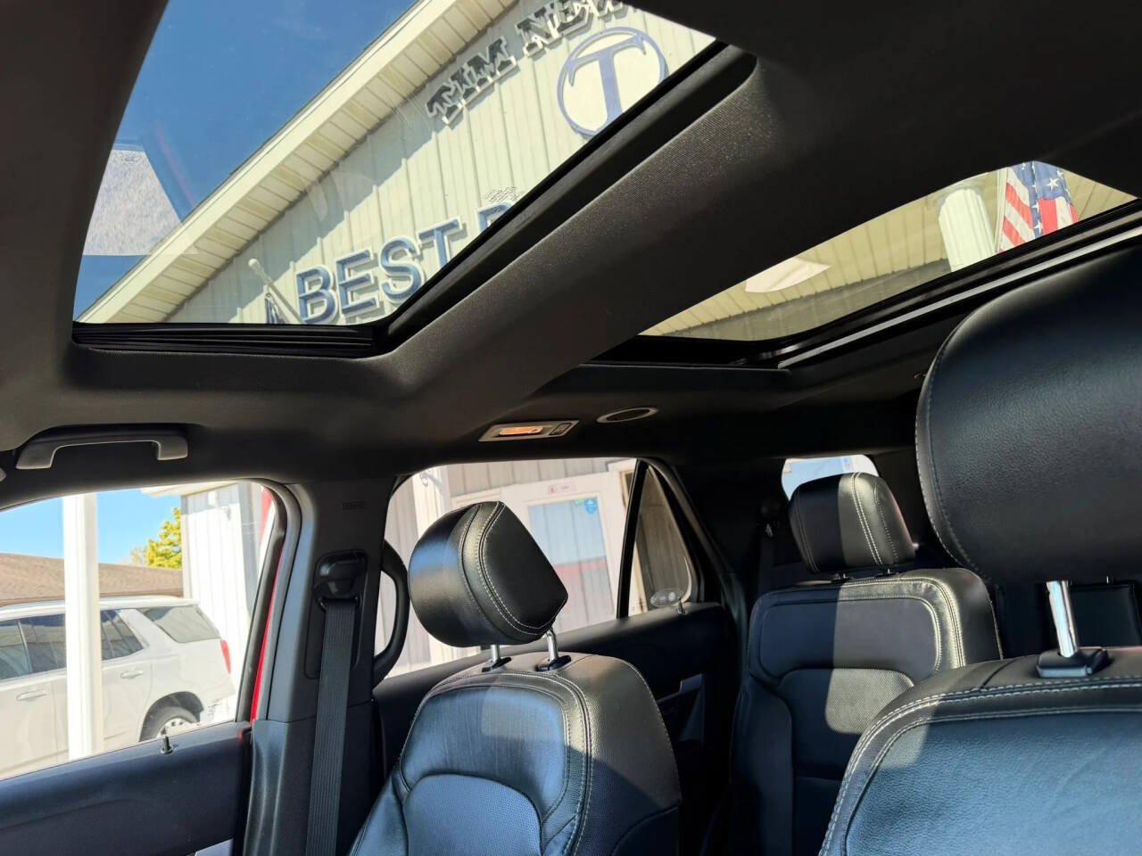 Used 2017 Ford Explorer Limited w/ Equipment Group 301A AWD/4WD image 19