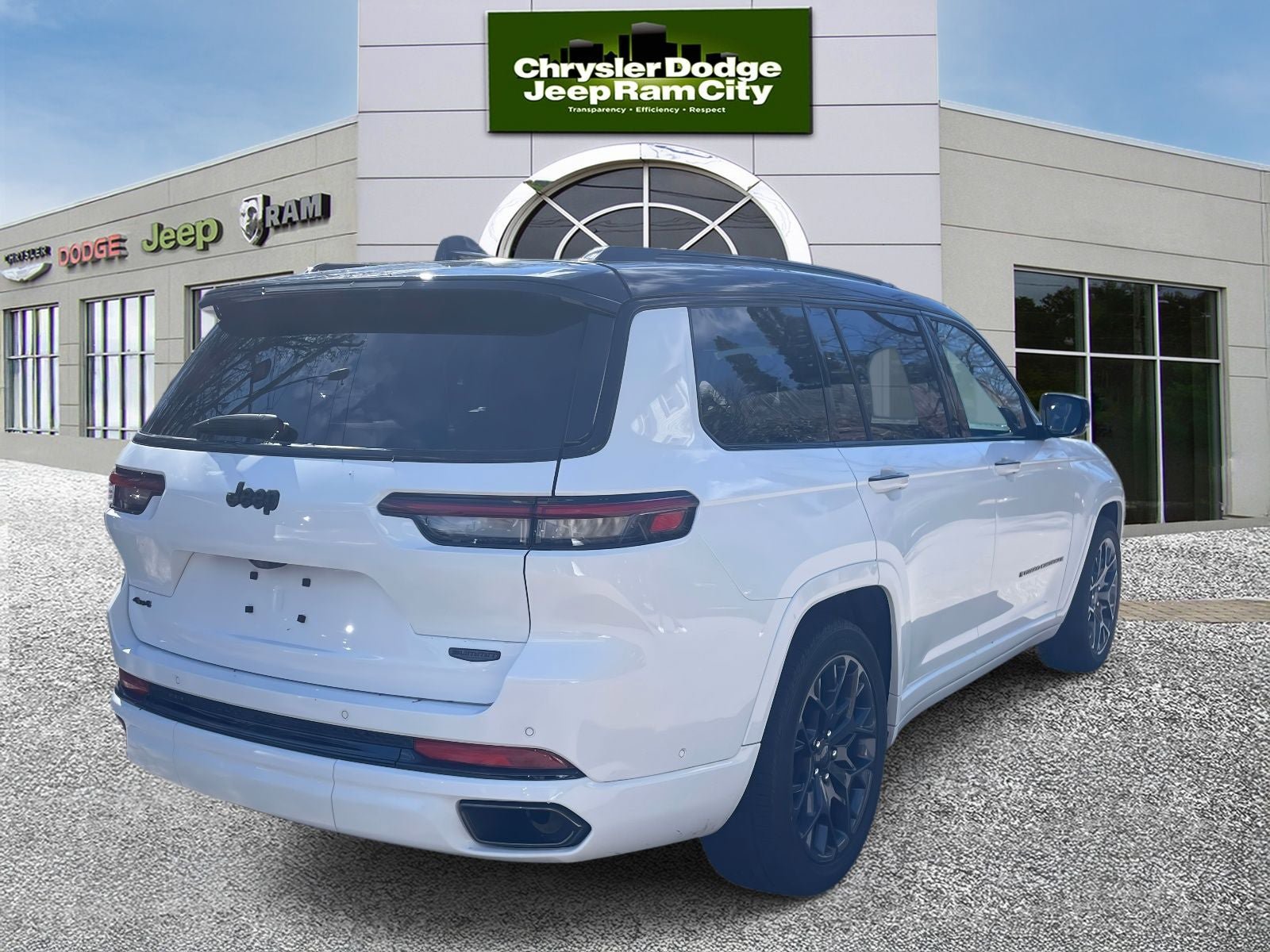Used 2024 Jeep Grand Cherokee L Summit AWD/4WD image 6