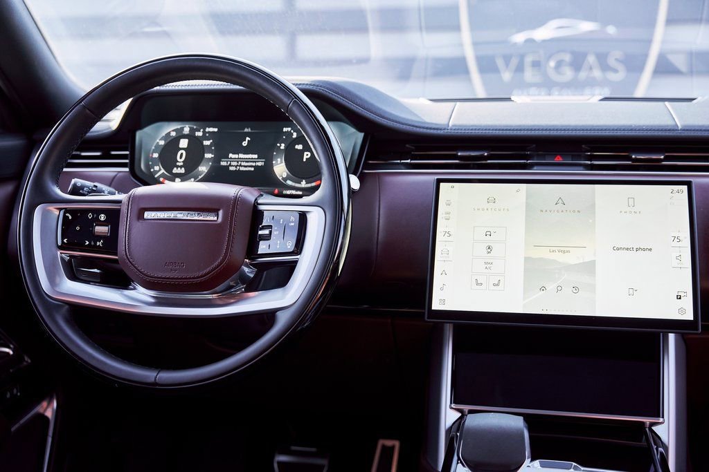 Used 2025 Land Rover Range Rover SE image 50