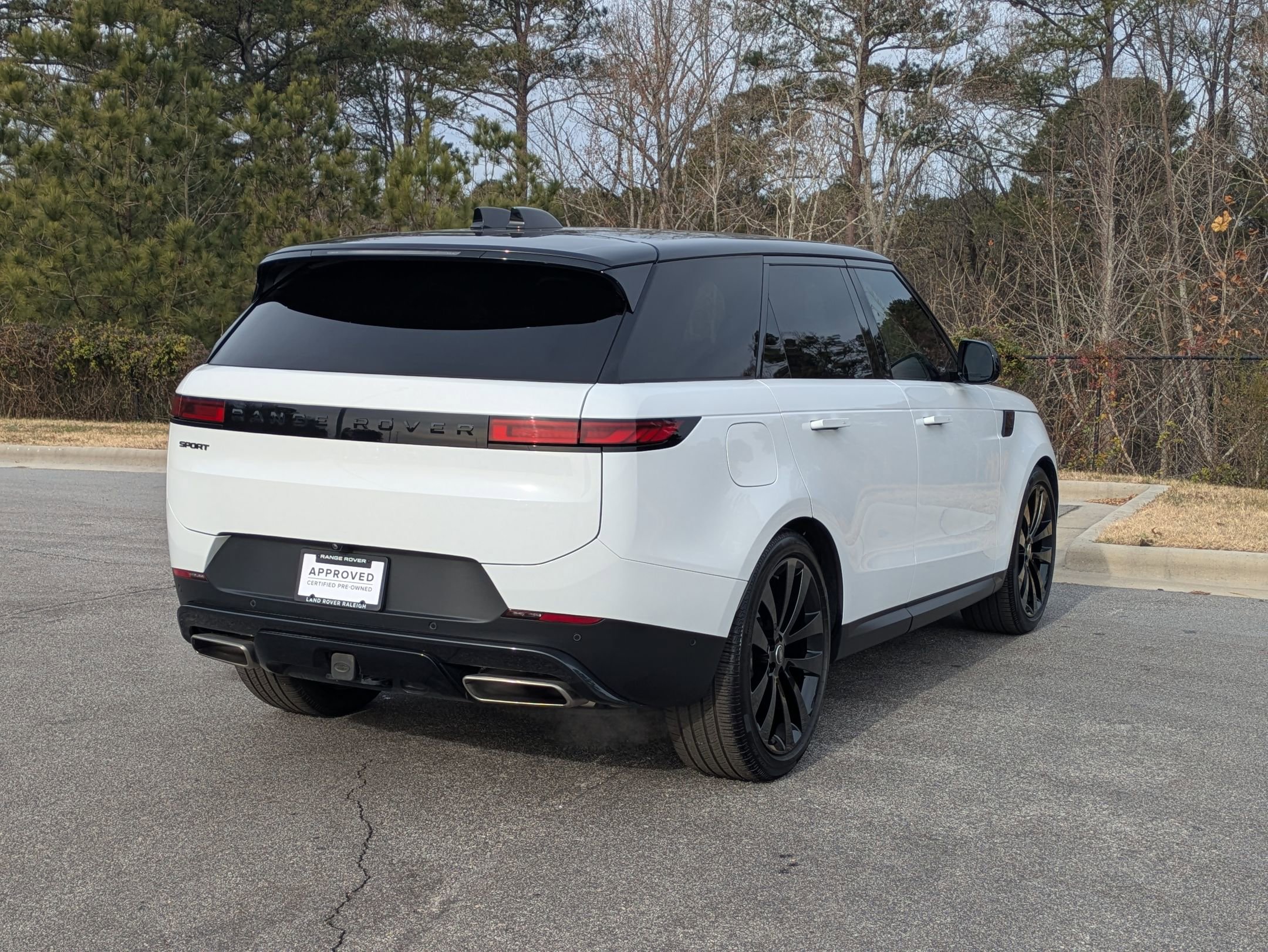 Used 2025 Land Rover Range Rover Sport SE image 5