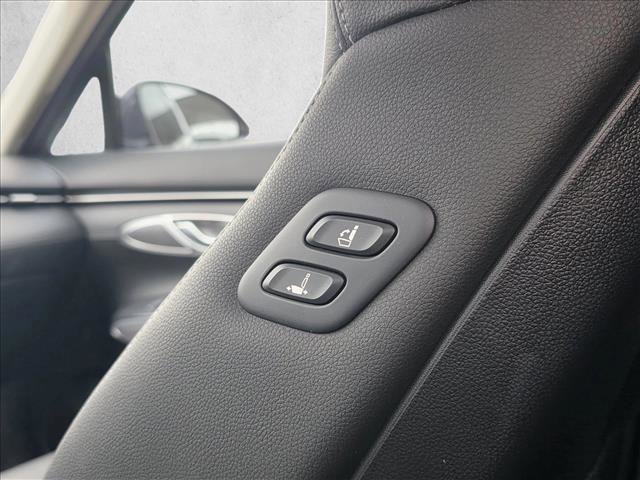 Used 2022 Genesis GV70 2.5T w/ Advanced Package image 18