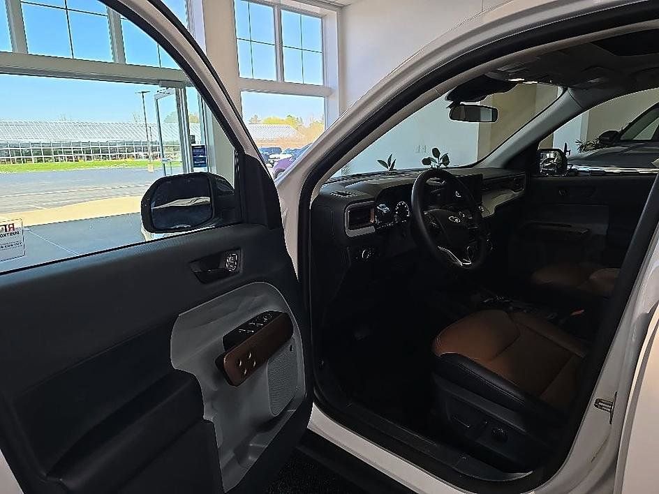 Used 2024 Ford Maverick Lariat FWD image 12
