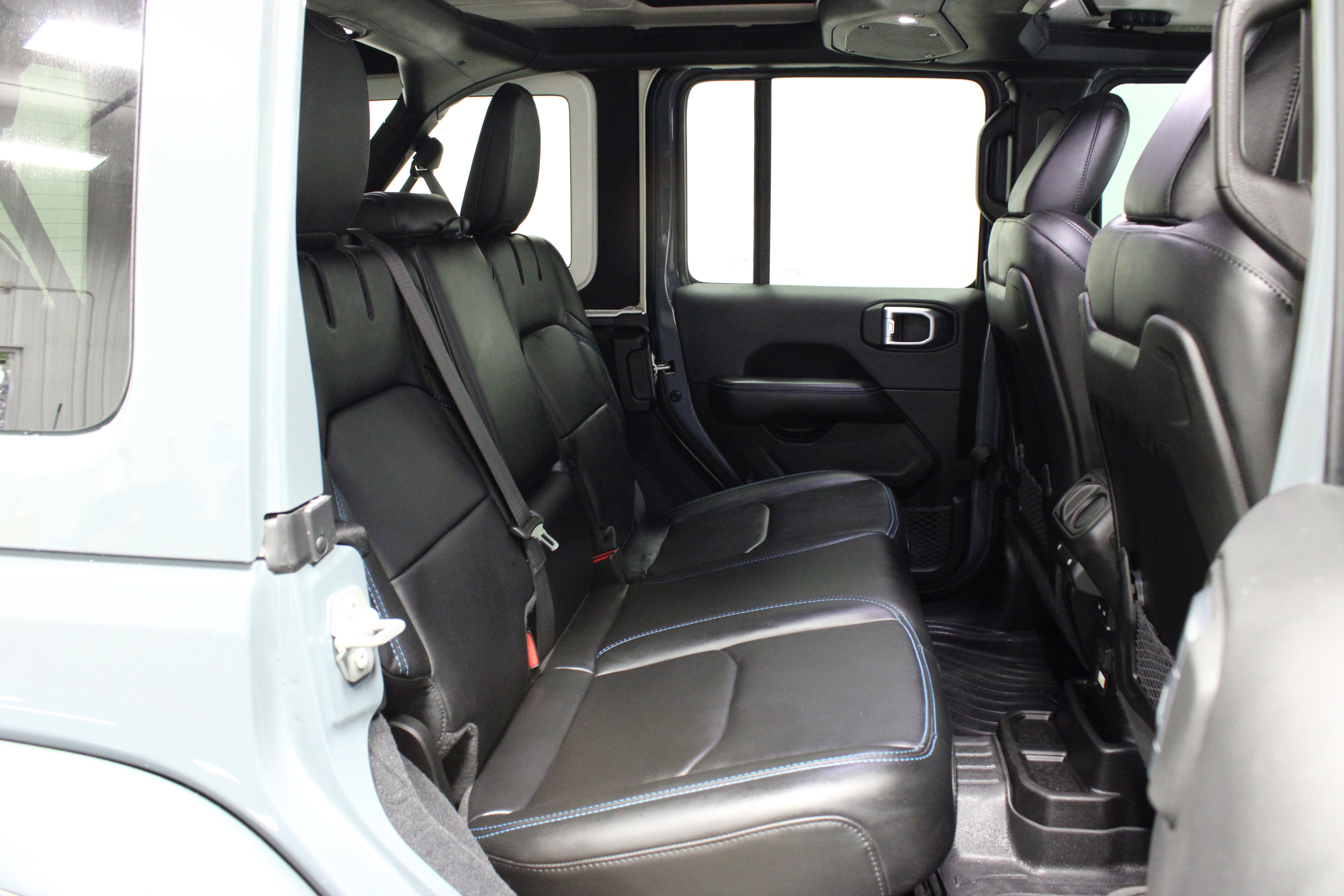 Used 2024 Jeep Wrangler Unlimited Rubicon 4xe image 16