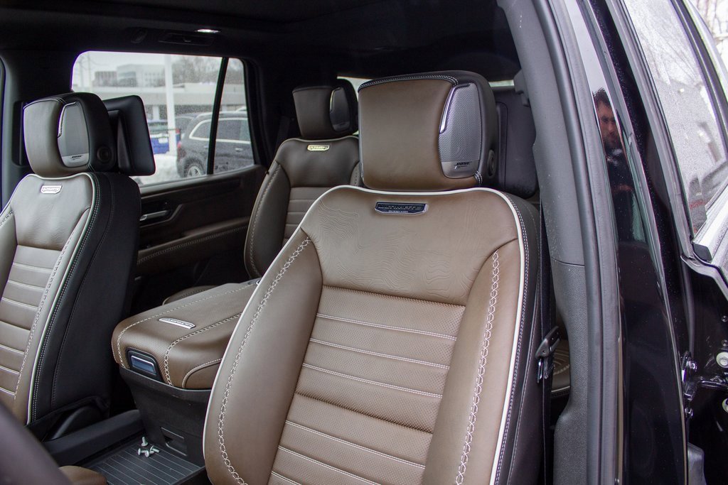 Used 2025 GMC Yukon Denali Ultimate image 12
