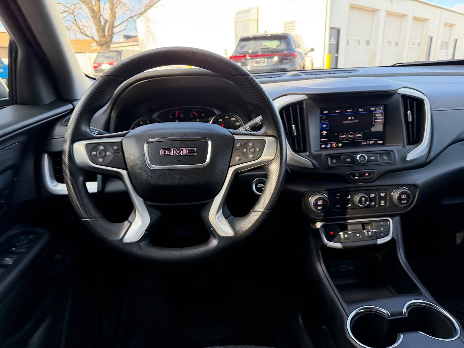 Used 2024 GMC Terrain SLE w/ Driver Convenience Package image 13